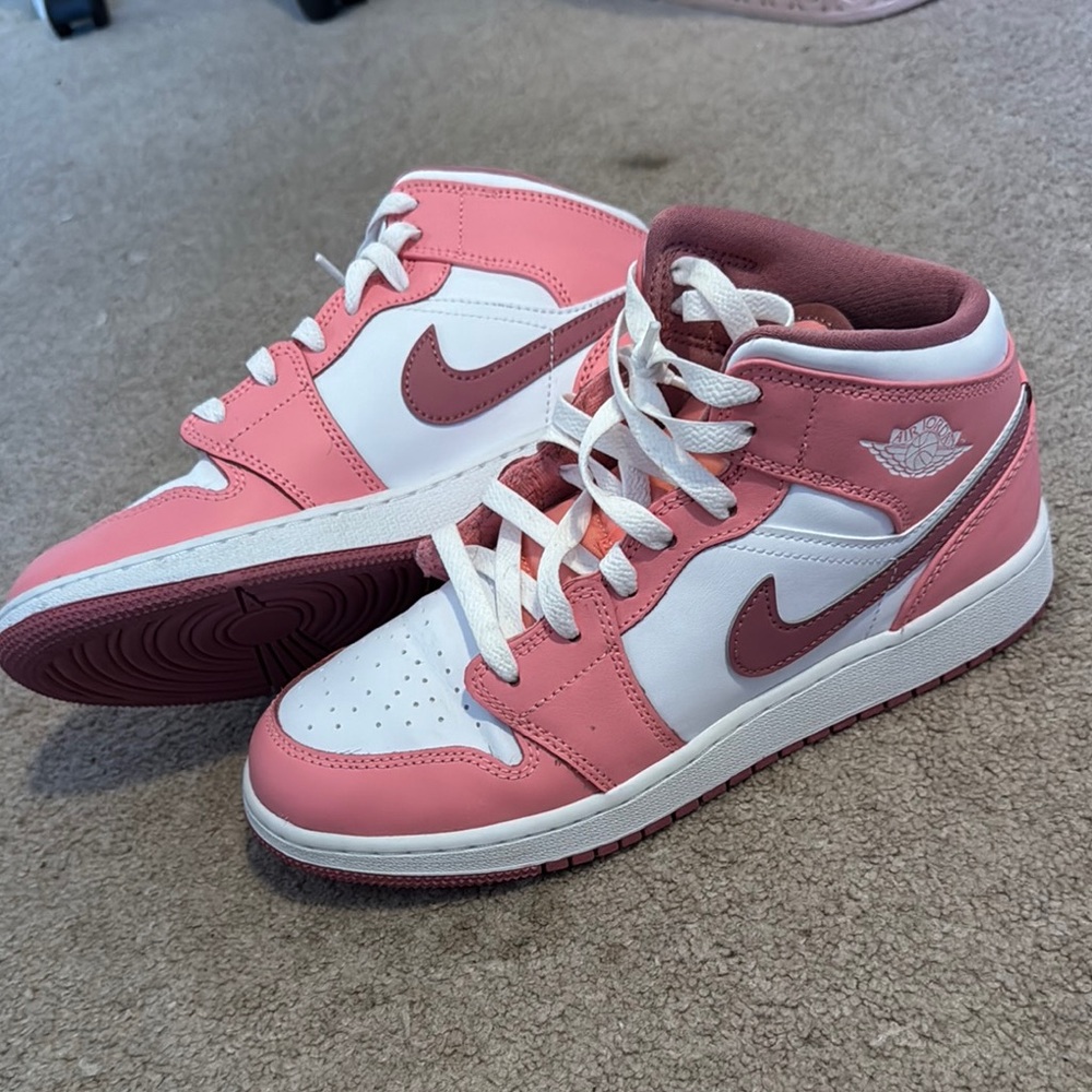 Women Jordan 1 Mid